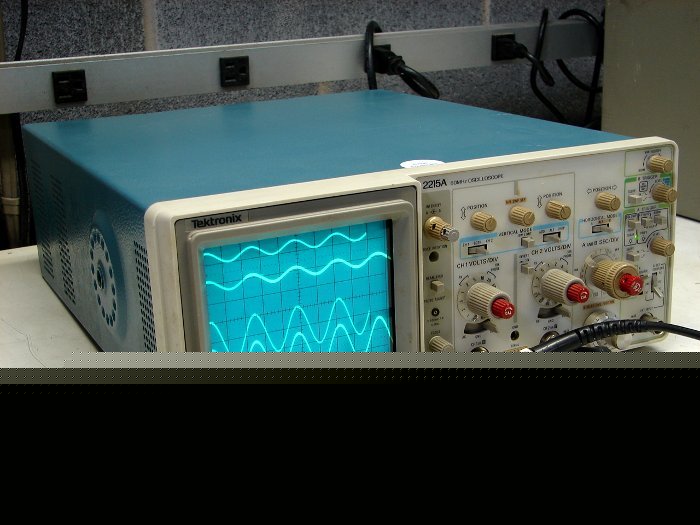 Tektronix 2213A 60 mhz dual trace oscilloscope *tested*