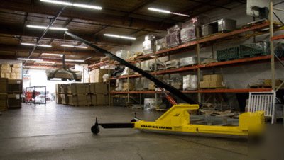 Smart-rig portable crane for materials handling