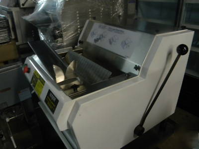 Oliver bread slicer in outstanding condition 