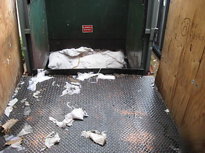 Trash compactor roll off style 