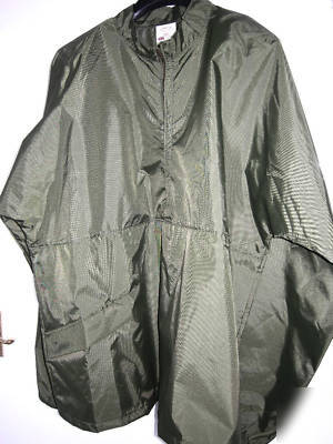 Hurricane showerproof jacket large, front neck velcro 