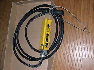 Woodhead pushbutton pendant station automation control