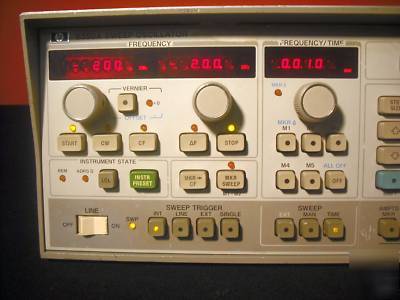 Hp agilent 8350A sweep oscillator mainframe