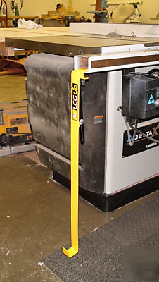 Legupâ„¢ table saw panel-lifting accessory