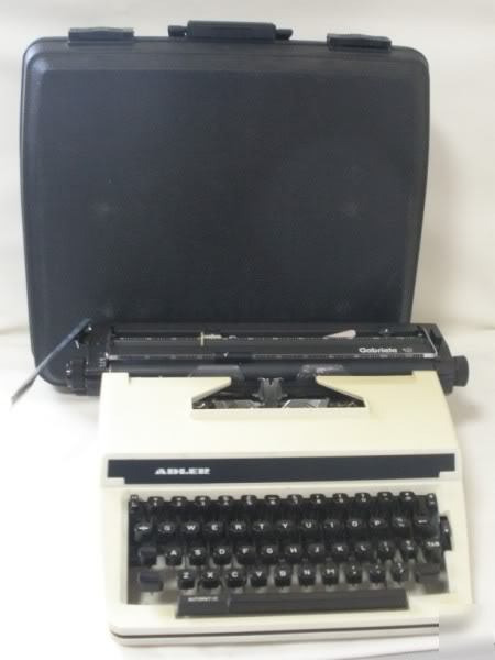 Adler typewriter gabriele 12 - made in japan + case