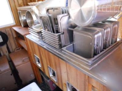 Bbq cabin restaurant on wheels