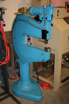 Hot ram coin dimple machine with dies. digital control