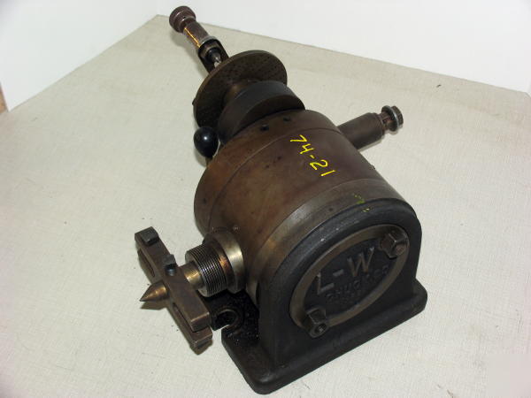 L-w universal dividing head 10