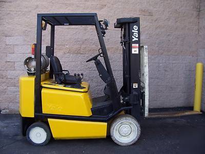 Forklift yale 5000LB cushion triple - runs good