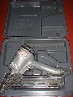 Senco SFN40 15GA finish nail gun w/case & nails