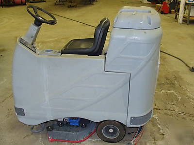 Nilfisk advance 2820 floor cleaning machine â€“ used