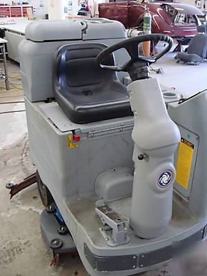 Nilfisk advance 2820 floor cleaning machine â€“ used