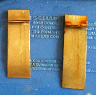 Vendo 39 coca-cola - breaker clips they are not yellow.