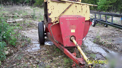 New holland barrel manure spreader