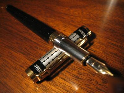 Silver pattern & gold colore band fountain pen - 600