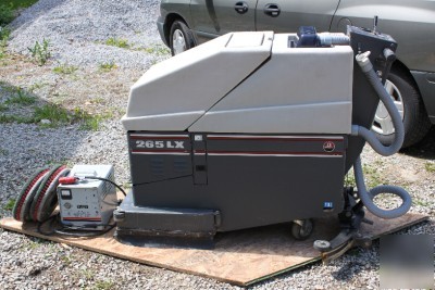 Advance convertamatic 265LX floor scrubber & charger