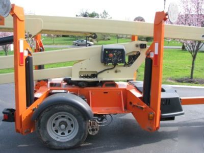 Jlg t-500 T500 gas trailer mounted boom lift towable