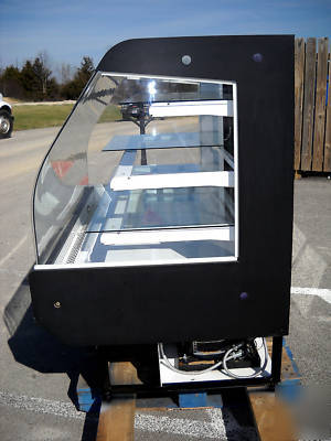 Hussmann curved glass front refrigerated bakery case