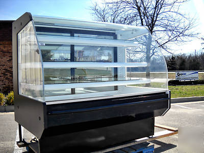 Hussmann curved glass front refrigerated bakery case
