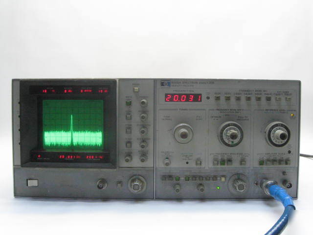 Hp 8565A spectrum analyzer 10MHZ to 22GHZ opt/ 100