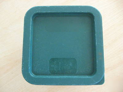 Carlisle 2QT 1.9L food storage container with lid nsf