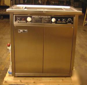 Ultrasonic cleaner medium capacity