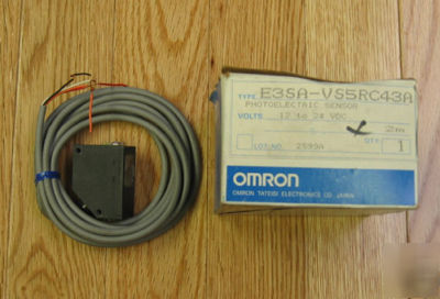 New omron E3SA-VS5RC43A analog color mark sensor 
