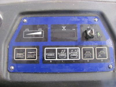 Nilfisk advance cmax 34 automatic floor scrubber