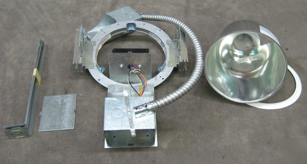 Hubbell marco fluorescent lamp housing D42 w/ reflector