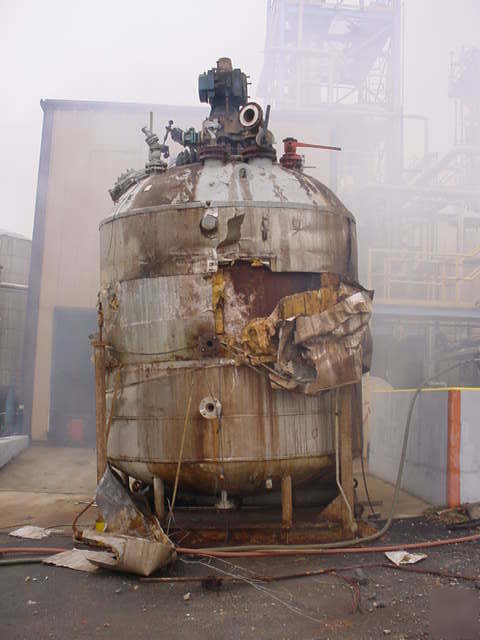 4000 gallon, glass lined reactor tank w pfaudler mixer