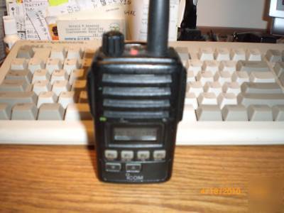 Icom ic F60 uhf (450-512 ) w/mdc VER2.0 port,chgr,liion