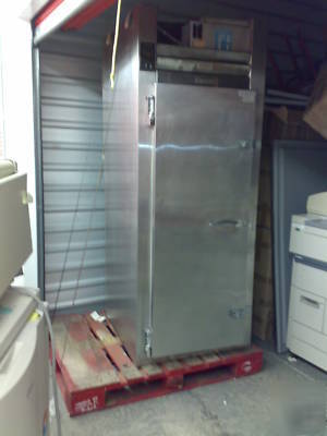 Traulsen restaurant single solid door reach in freezer