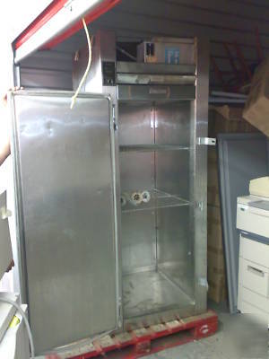 Traulsen restaurant single solid door reach in freezer