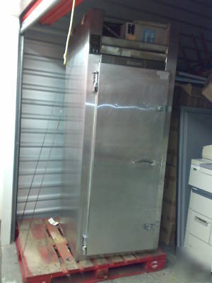 Traulsen restaurant single solid door reach in freezer