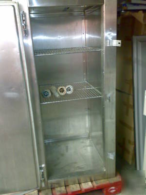 Traulsen restaurant single solid door reach in freezer