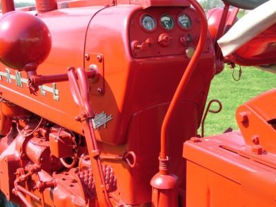 Farmall 300 fast hitch ih tractor.