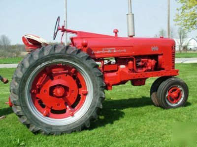 Farmall 300 fast hitch ih tractor.