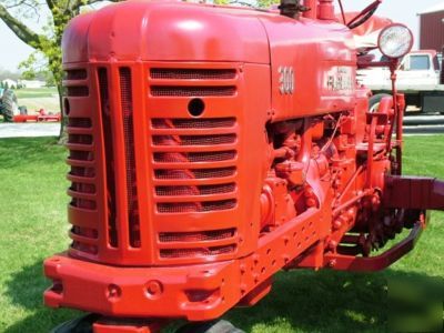Farmall 300 fast hitch ih tractor.