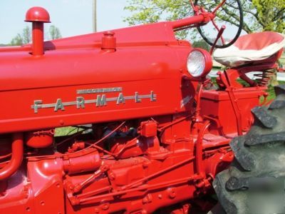 Farmall 300 fast hitch ih tractor.