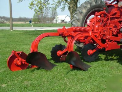 Farmall 300 fast hitch ih tractor.