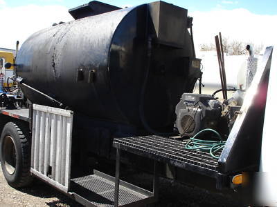 Sealcoat truck 1500 gallon tank