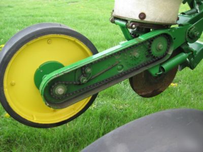 John deere flex 71 4 row food plot planter for deer