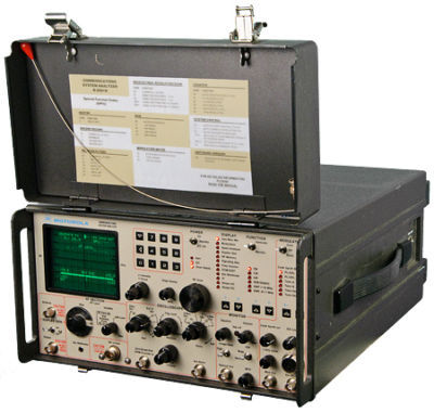 Motorola R2001D communications system analyzer w/acc.