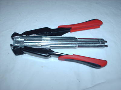 Hog ring pliers with comfort grip handles auto feed P7