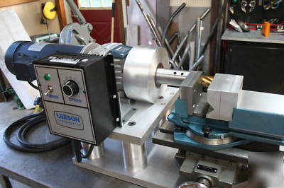 End mill type tubing notcher