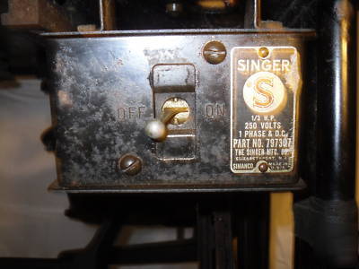 Industrial singer 29K60 with universal feed arm 