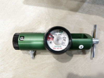 New magnus oxygen regulator 0-15 lpm brand in box