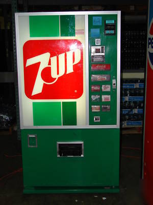 Vintage 7-up / antique soda pop machine game room ready