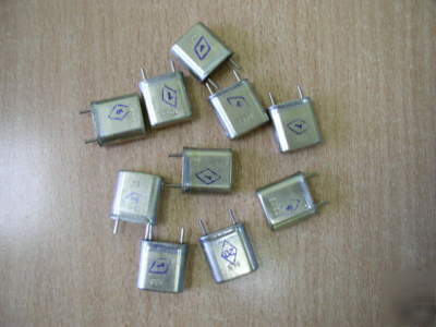 Assortment low frequency quarz crystals. lot of 10