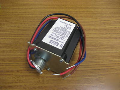 Honeywell R4225A1008 120V fan relay w/ spdt switching